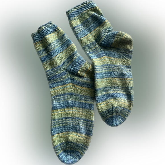 Handmade wool socks, striped, grunge, adorable, not-itchy & oh so warm..sz 8ish - Picture 4 of 4